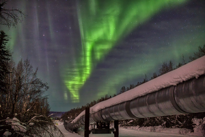 Salon HM: Alaskan Pipeline under the Aurora by Ben Skaught