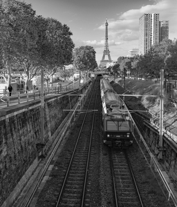 Class B HM: Le Metro - Next stop Tour Eiffel by Bob Ferrante