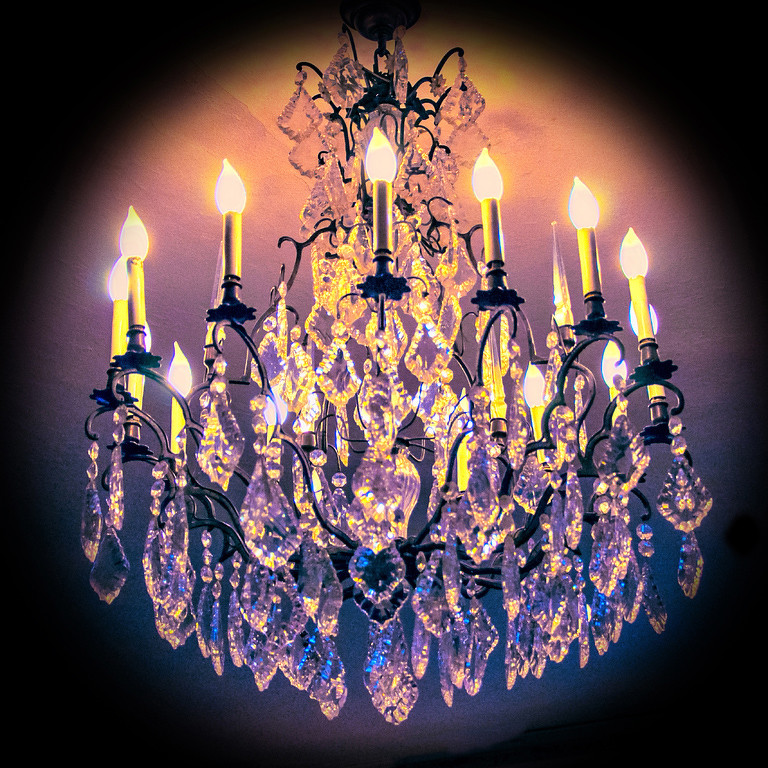 Colonial Elegance - Light and Cut Glass by Dolf Fusco