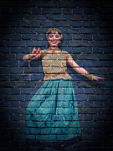 Indian Dancer on Bricks - Photo by Frank Zaremba, MNEC