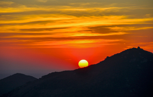 Sunset over the hills - Tumkur, India - Photo by Aadarsh Gopalakrishna